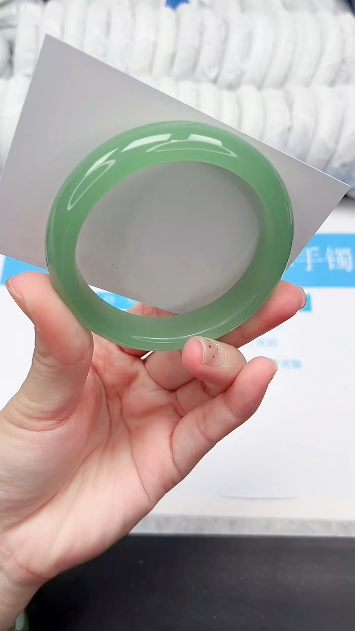 未镶嵌手镯石英质玉22-57.2TLL