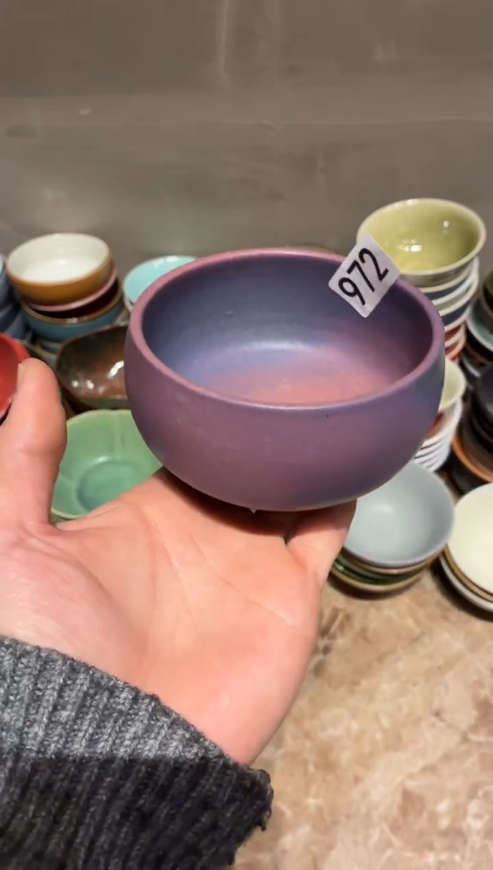 瓷片八****㋡972紫色钵碗1个