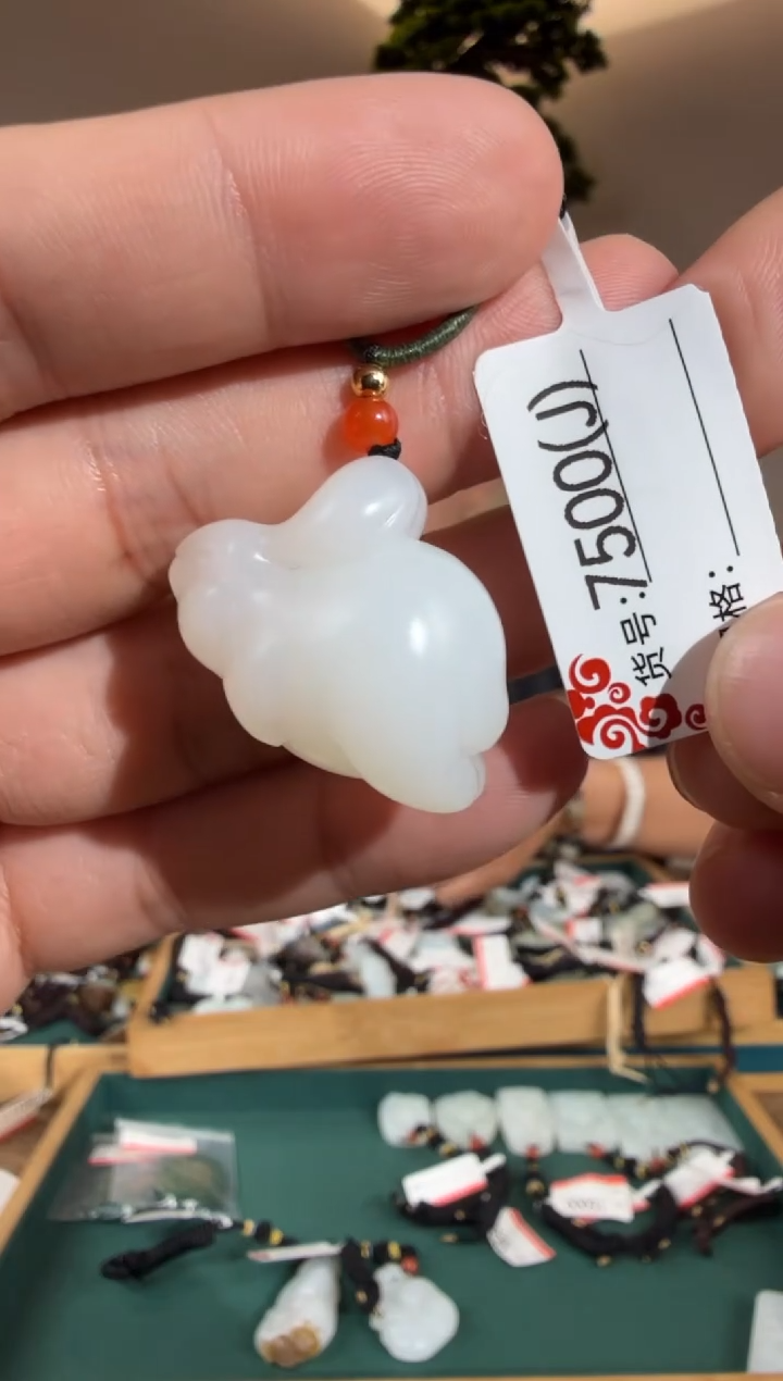 颈饰未镶嵌和田玉J