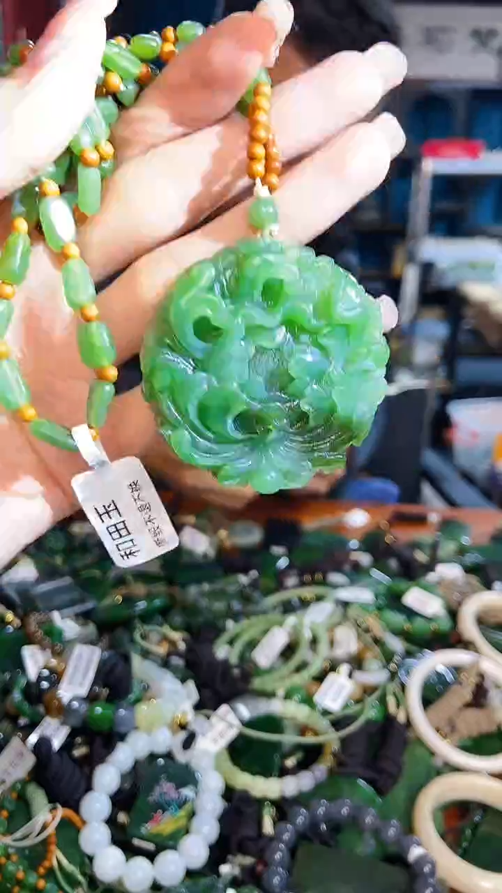 未镶嵌和田玉挂件1