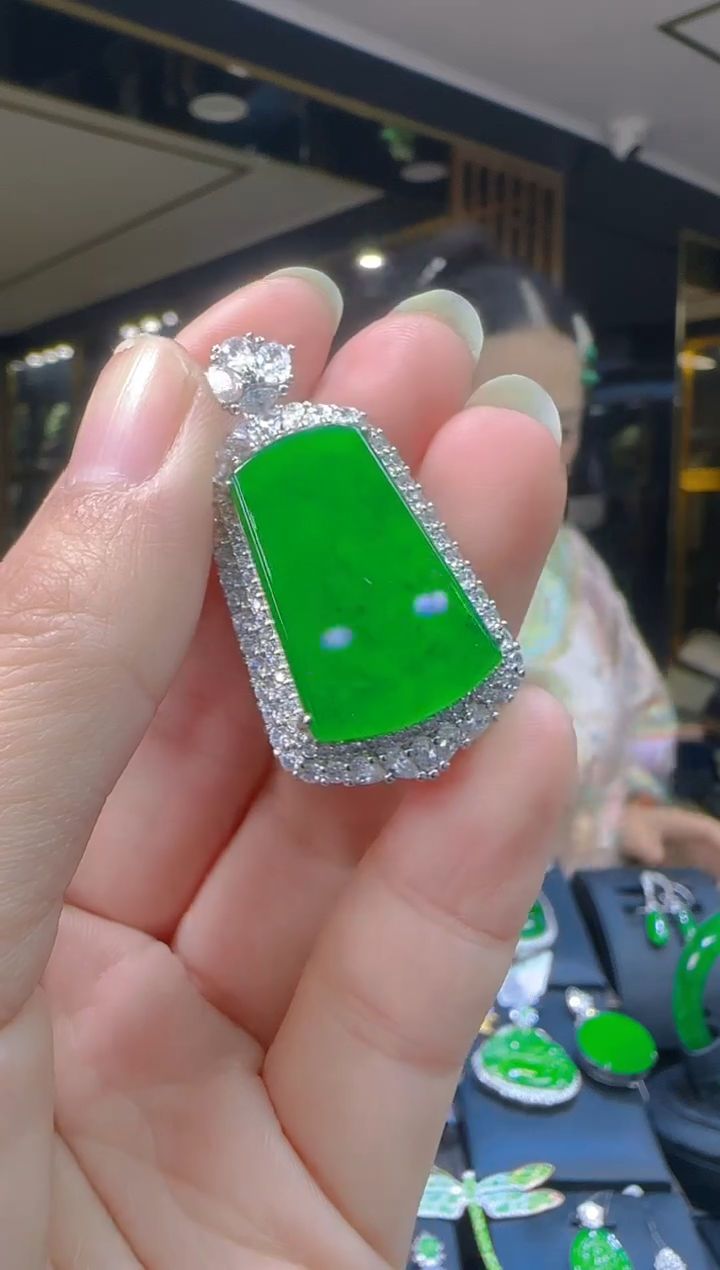 吊坠(赠链)未镶嵌翡翠007(多样性发货发其一)