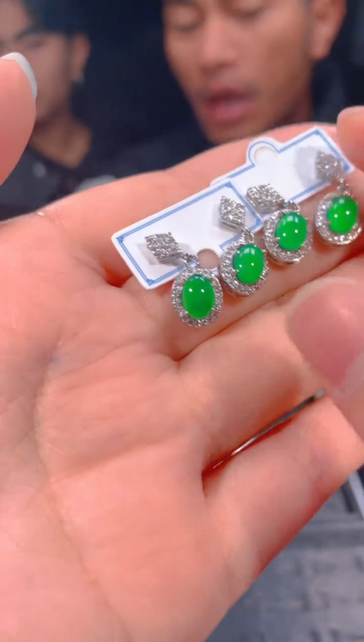 【闪购商品】定制翡翠未镶嵌32定制翡翠，多样性发货（发其一）