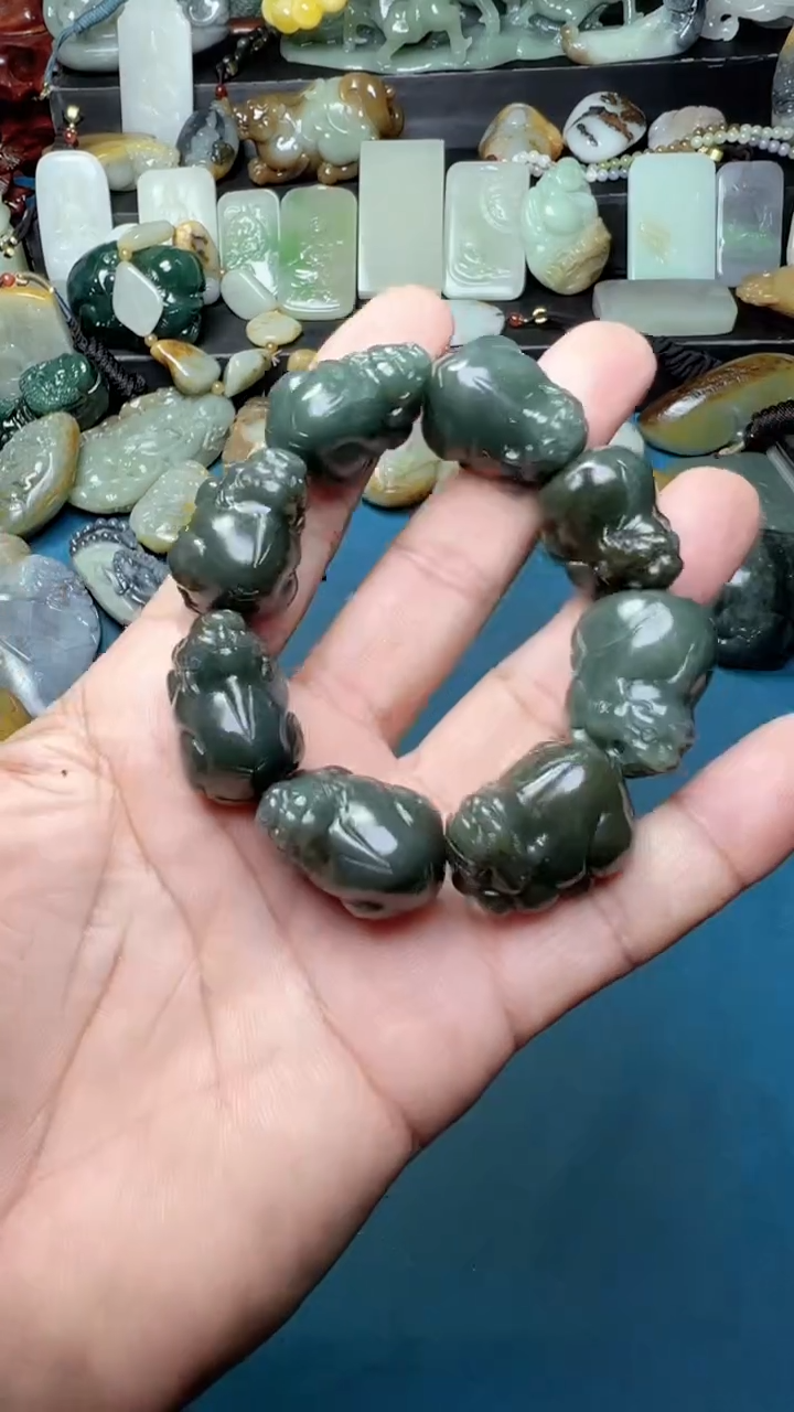 未镶嵌和田玉把件-