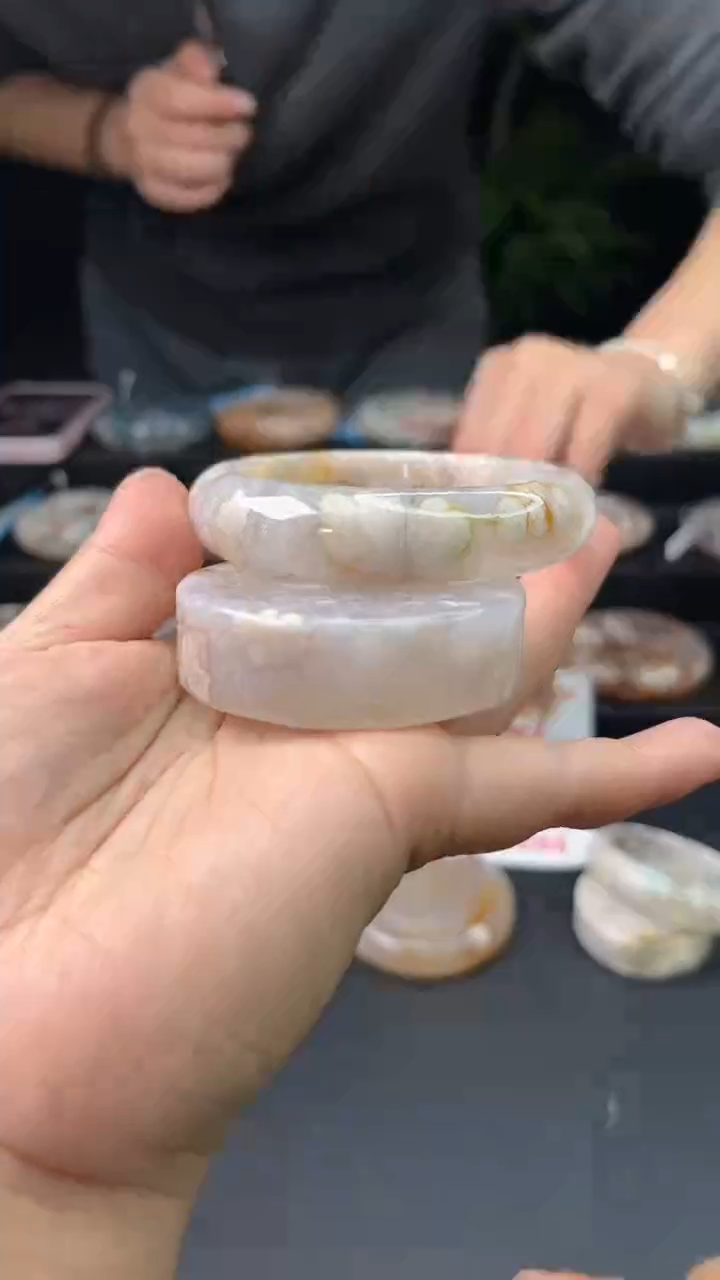 【闪购商品】石英质玉手镯未镶嵌赠送镯心（58圈口）无证书