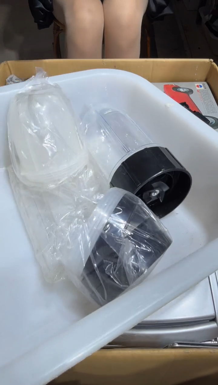 8新猴*? 981   中古商品，瑕疵品，不保好坏。