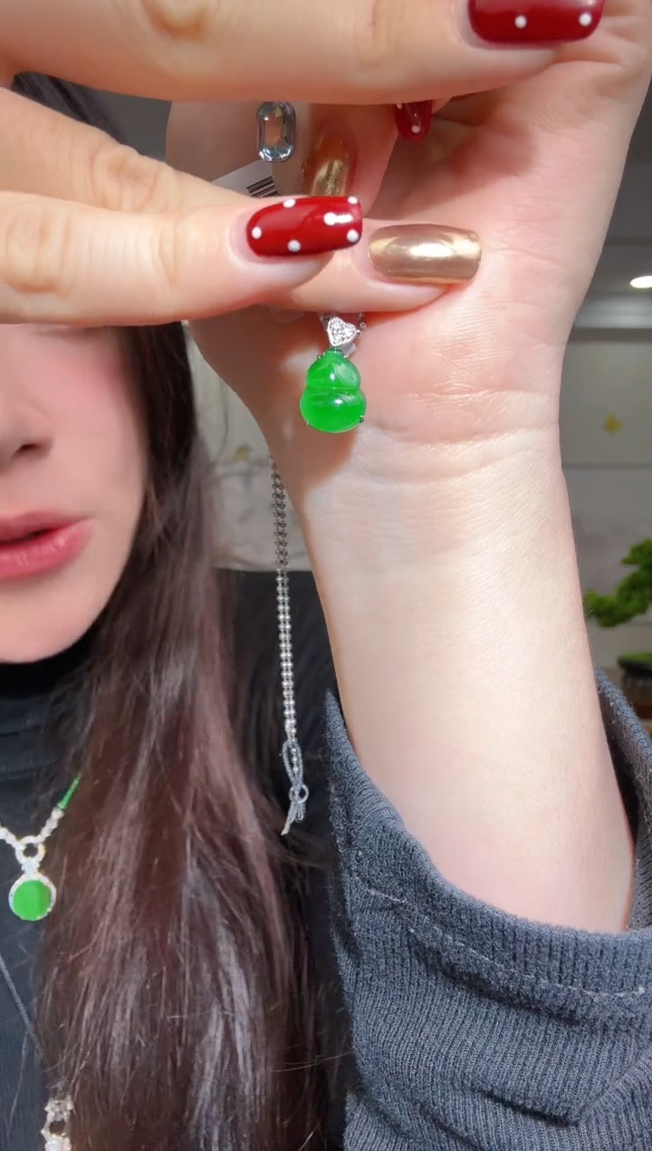 【闪购商品】翡翠颈饰未镶嵌葫芦