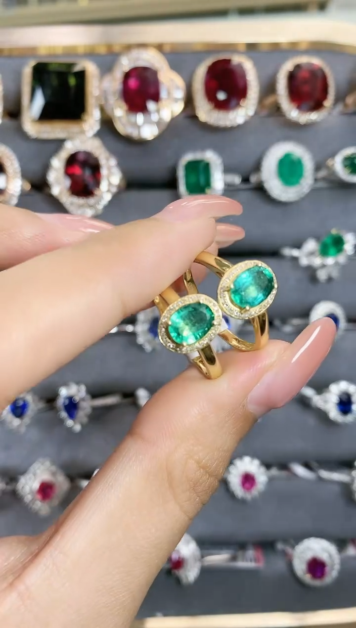 戒指18K金镶嵌祖母绿多样性发其一