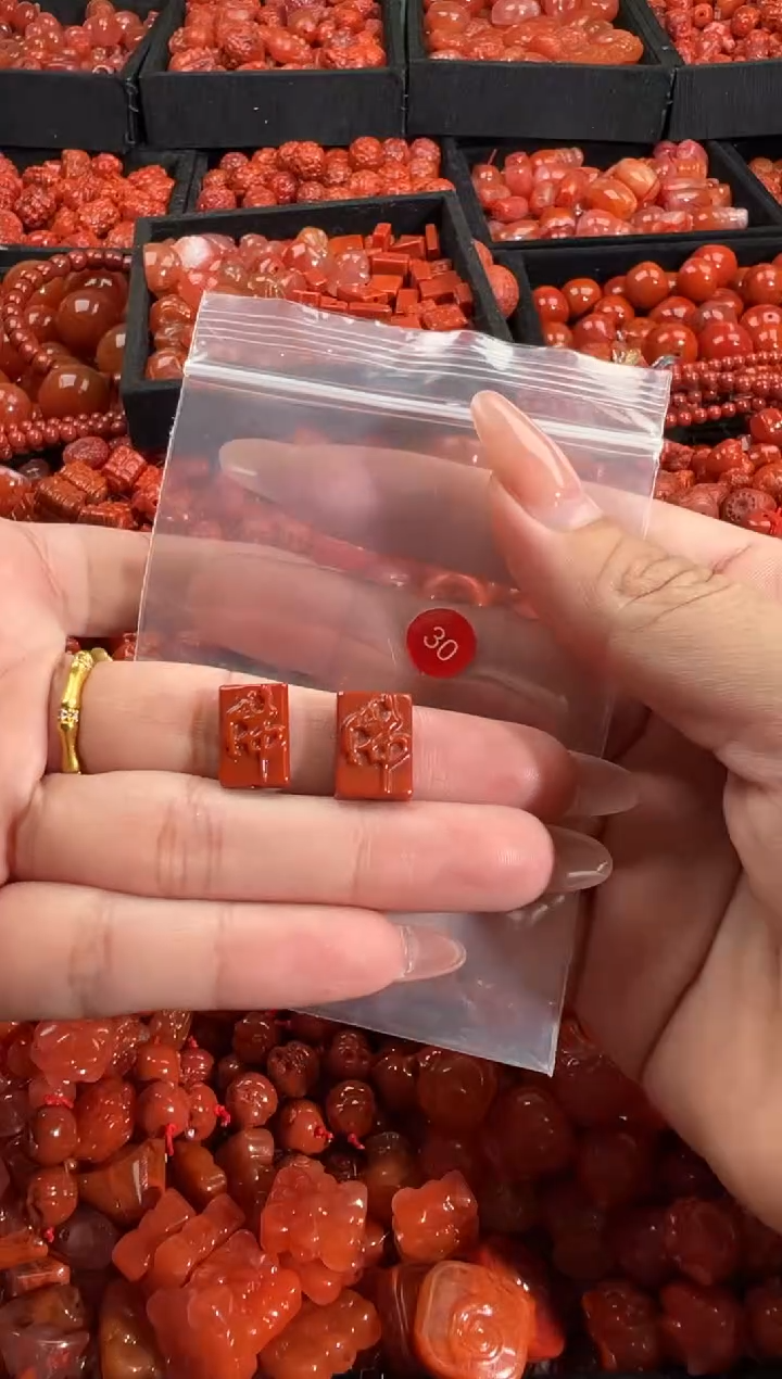 南红玛瑙未镶嵌颈饰1