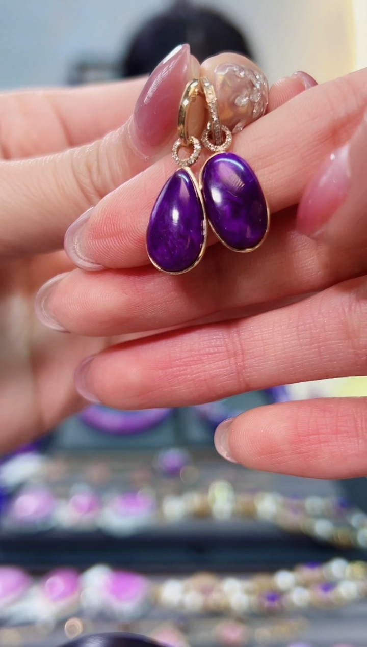 【闪购商品】苏纪石（舒俱来）耳饰18K金镶嵌1