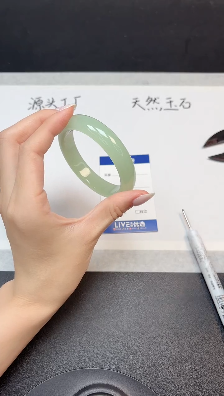 未镶嵌手镯石英质玉43-58.8