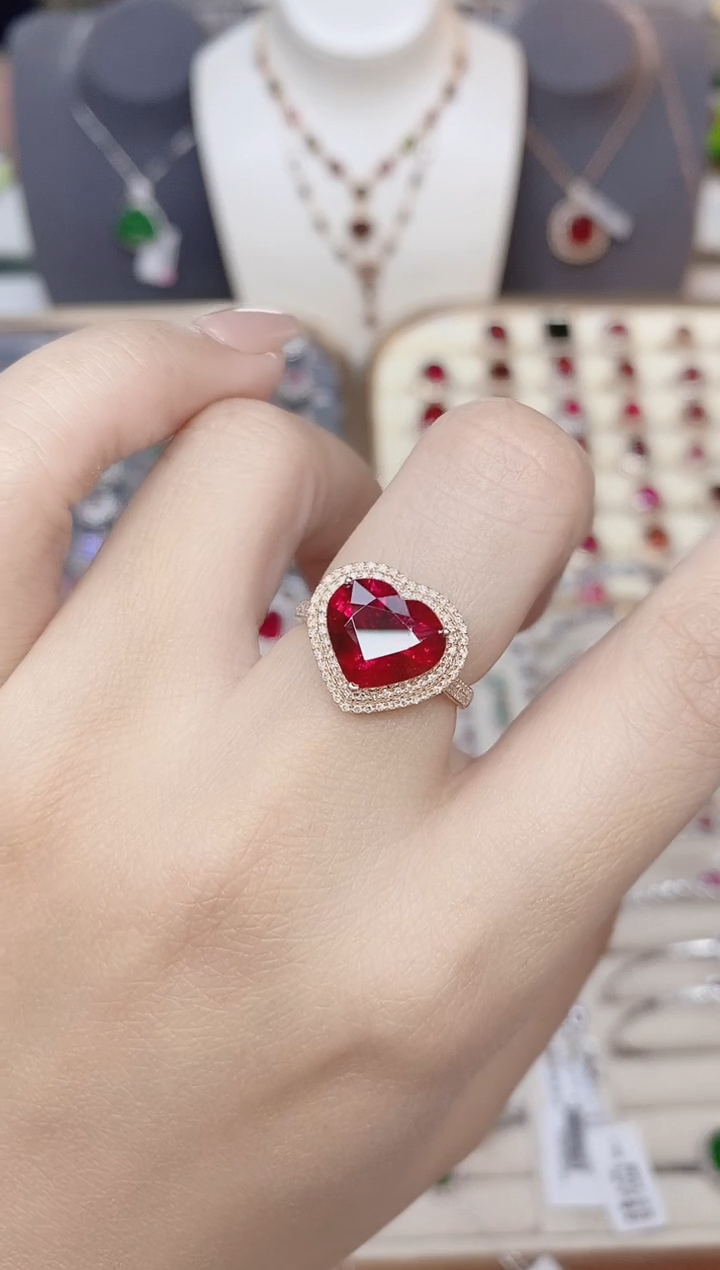 18K金镶嵌碧玺戒指碧玺4.1CT