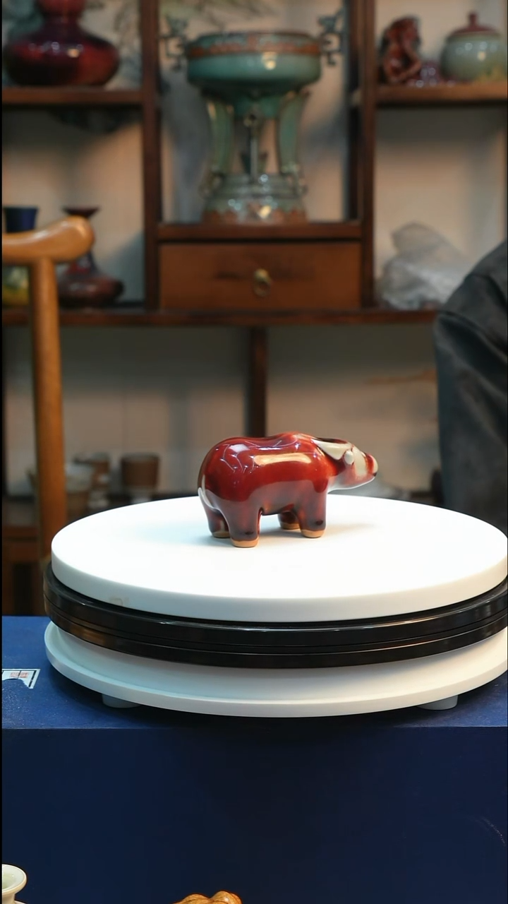 钧瓷钧红色生肖牛 