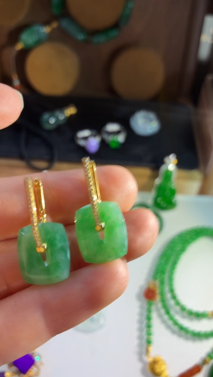 18K金镶嵌翡翠耳饰耳饰