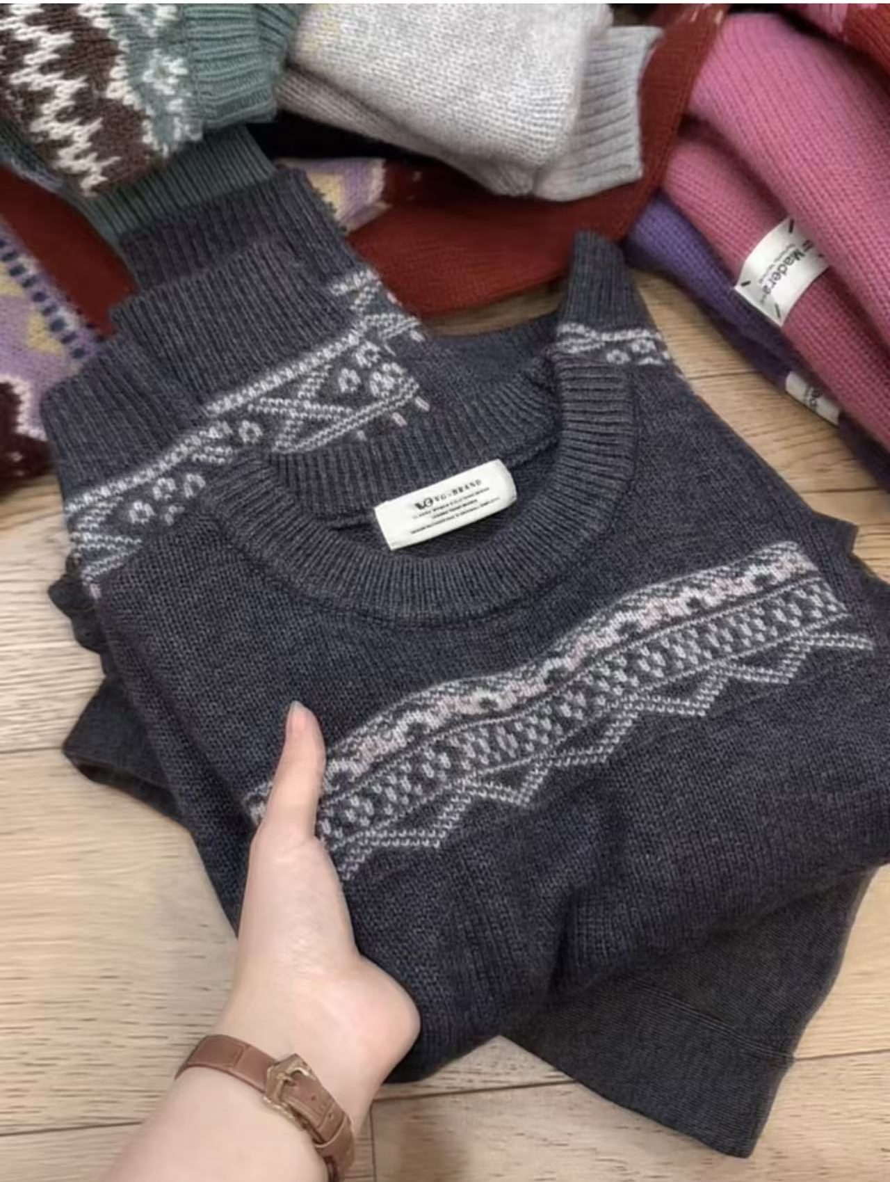  七言家 费尔岛系列！墨灰织花圆领毛衣-301