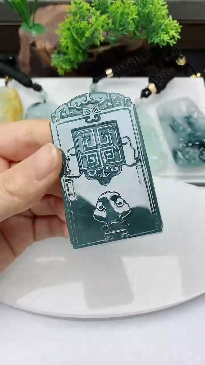 【闪购商品】翡翠颈饰未镶嵌        