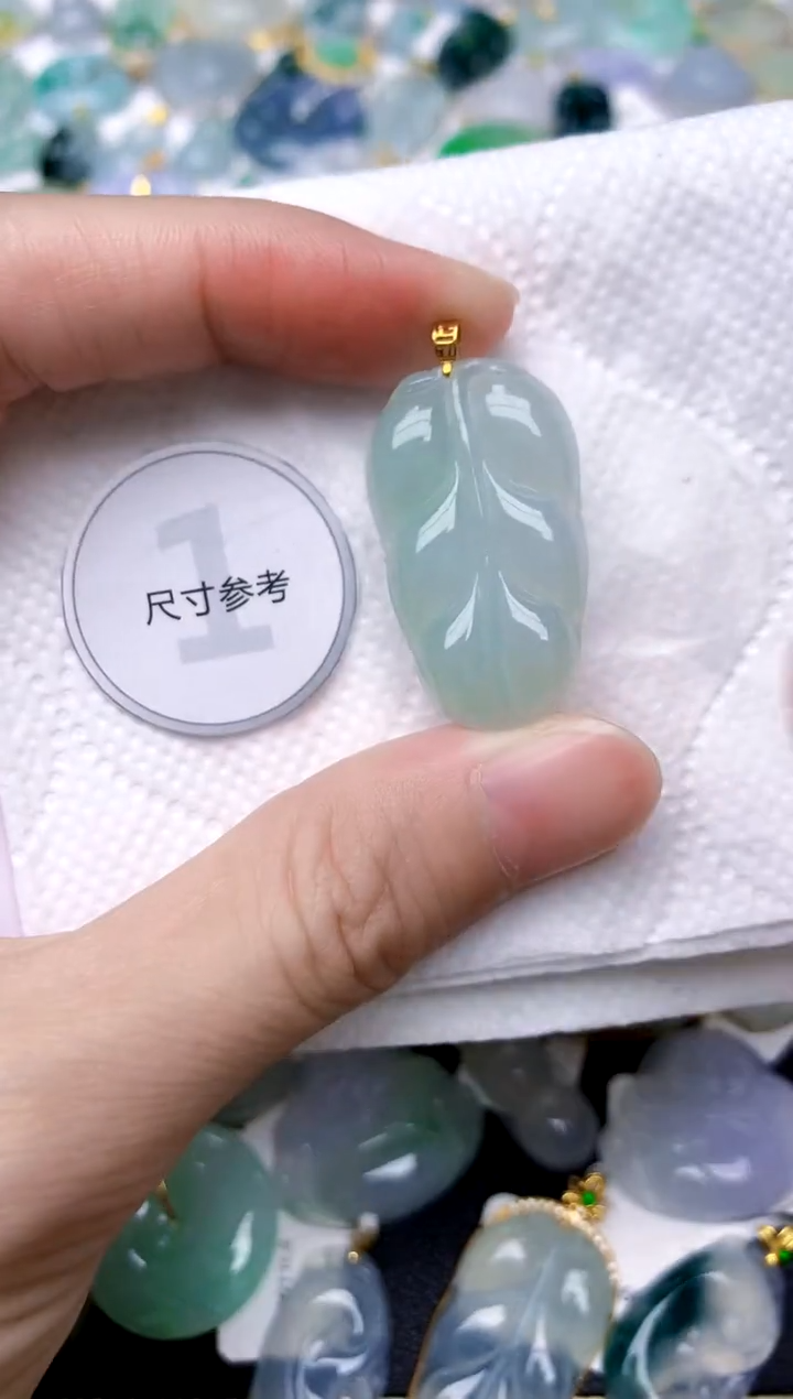 颈饰18K金镶嵌翡翠天然A货翡翠