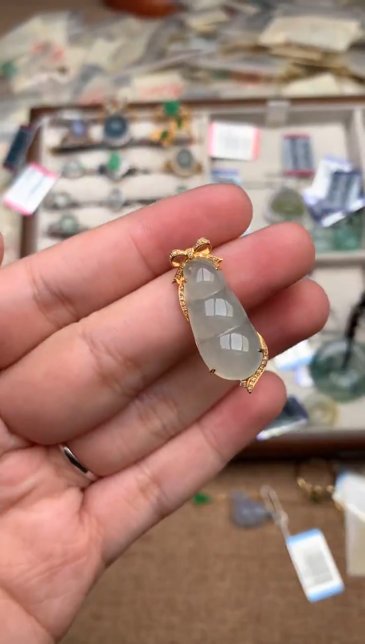 18K金镶嵌挂件翡翠1