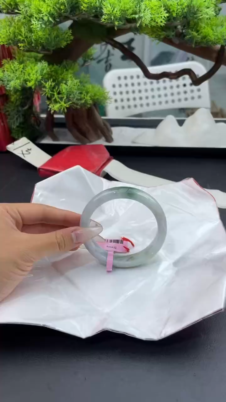 【闪购商品】翡翠手镯未镶嵌8翡翠手镯（微瑕）