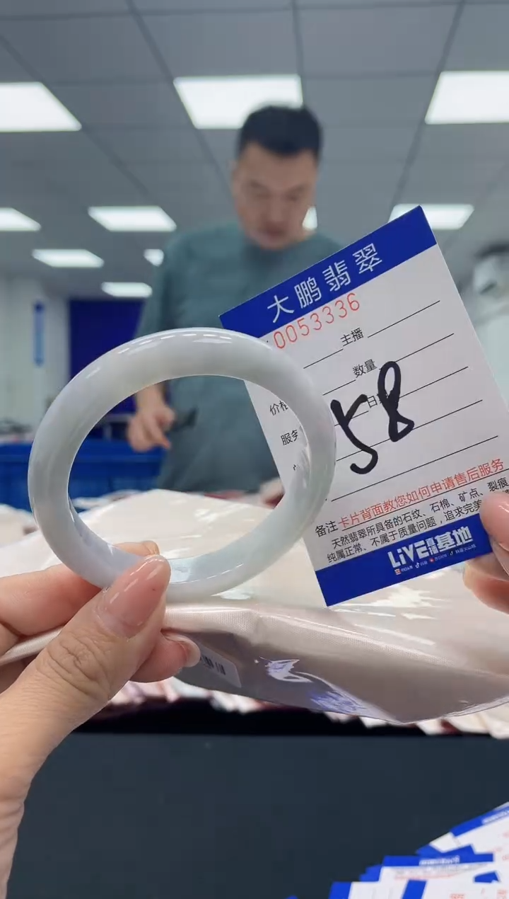 【闪购商品】翡翠手镯未镶嵌AAAAAAAAAA