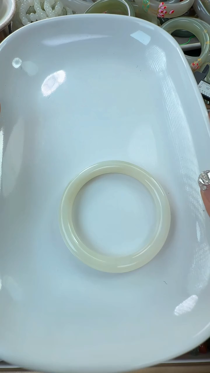 未镶嵌手镯和田玉。A168一个