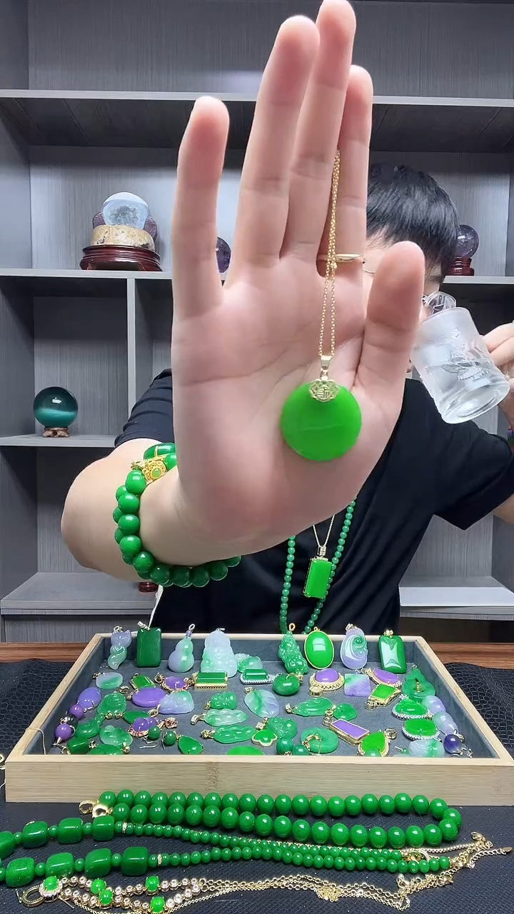 翡翠22K金镶嵌吊坠(赠链)吊坠