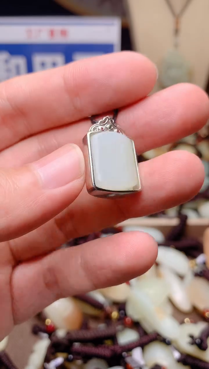 和田玉未镶嵌颈饰1