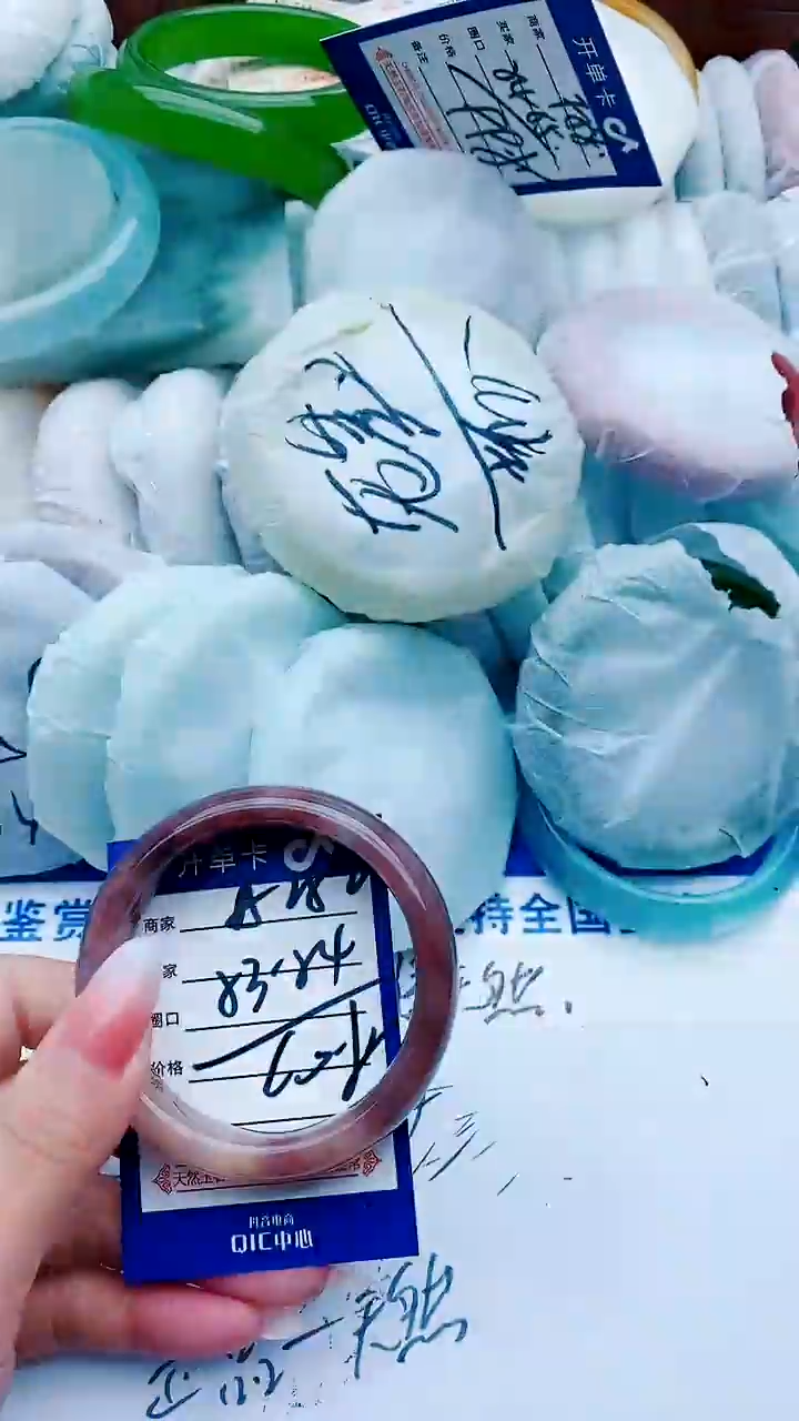 【闪购商品】石英质玉手镯未镶嵌A252+53-54
