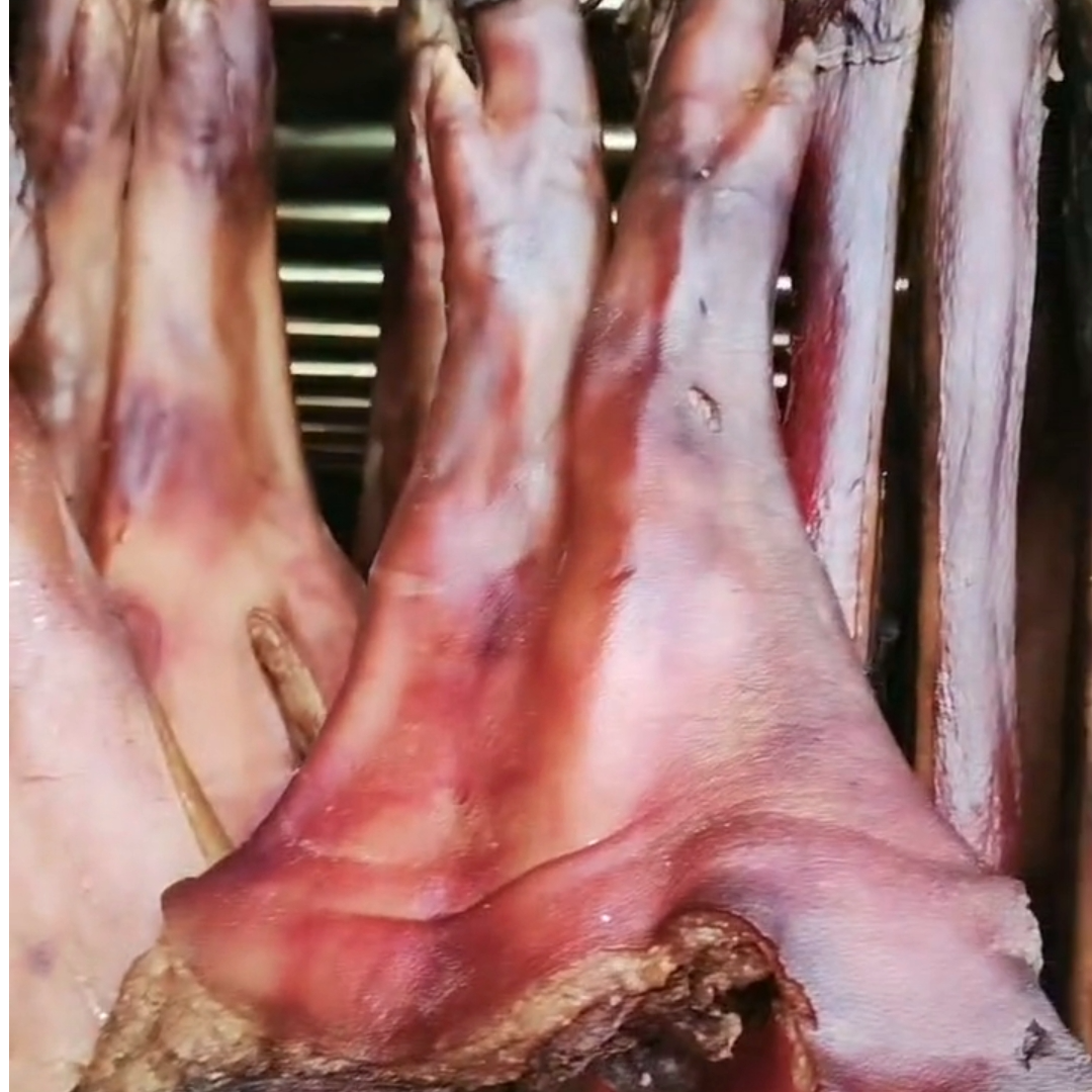 广西环江正宗果木烟熏传统工艺烟熏腊猪脚农家特产放心美味看得见