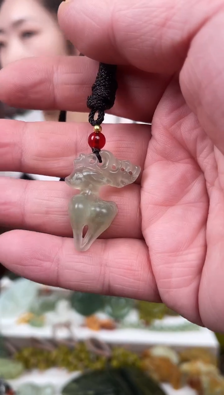 未镶嵌蛇纹石玉颈饰·