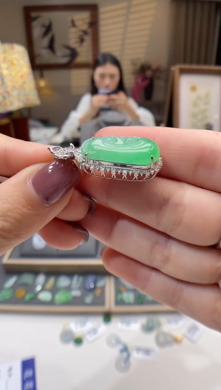 【闪购商品】翡翠颈饰18K金镶嵌如意