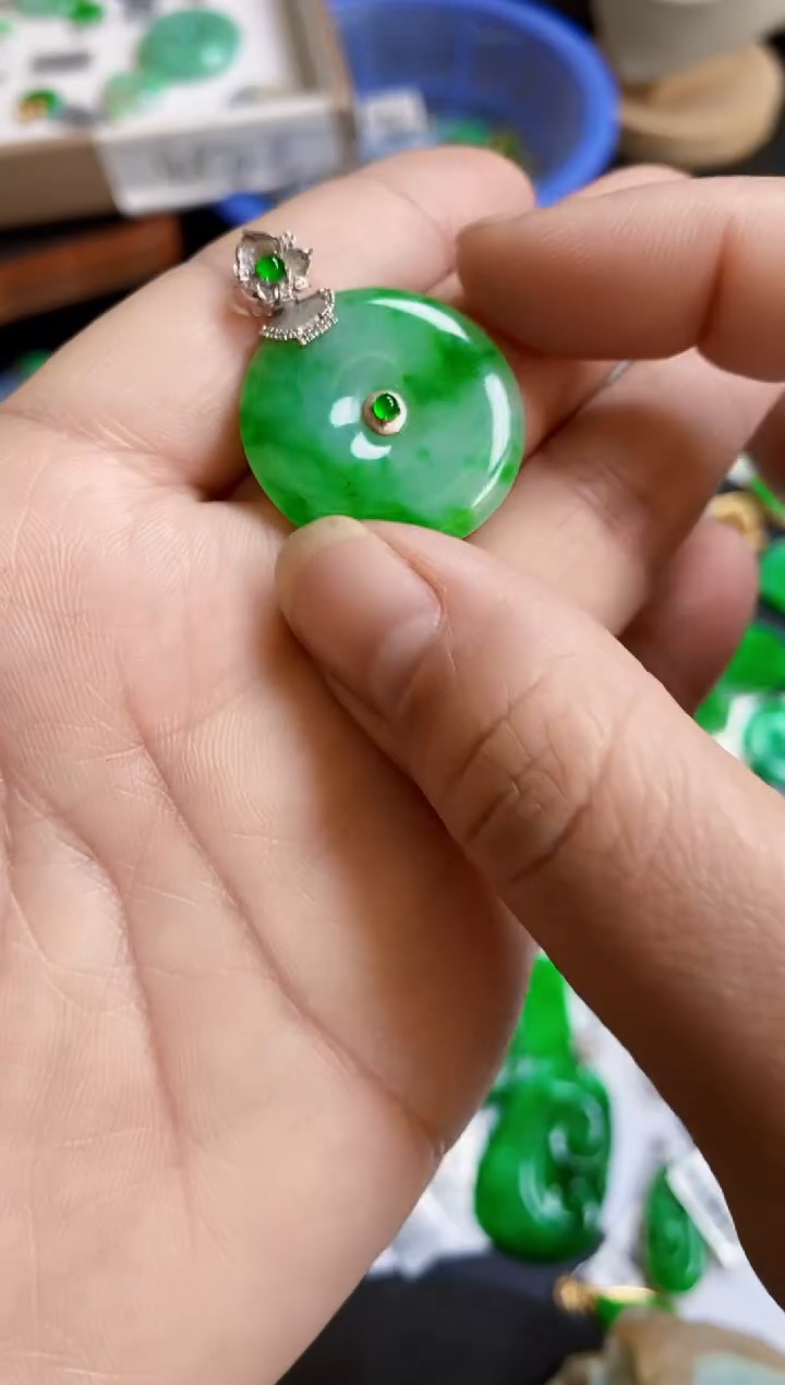 【闪购商品】翡翠颈饰18K金镶嵌扣