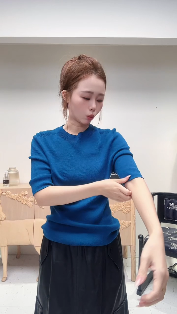 经典蓝色羊毛半袖