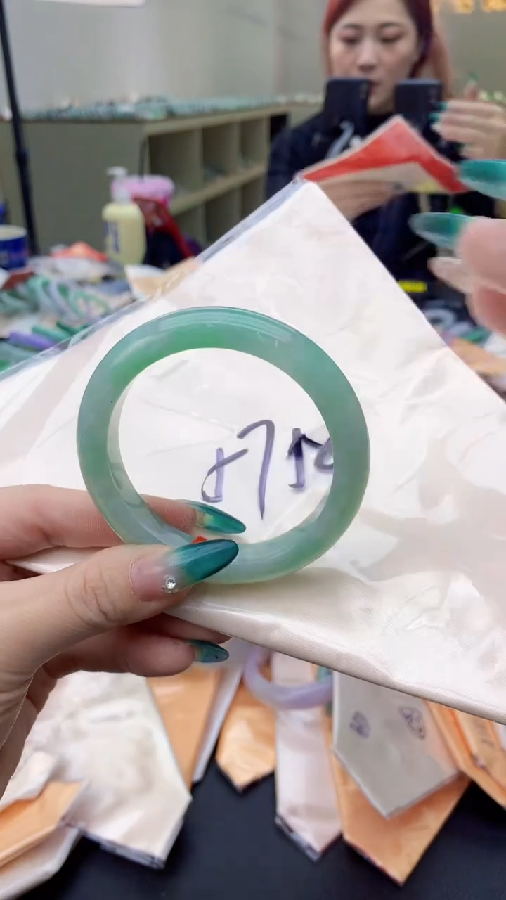 【闪购商品】翡翠手镯未镶嵌1068672576
