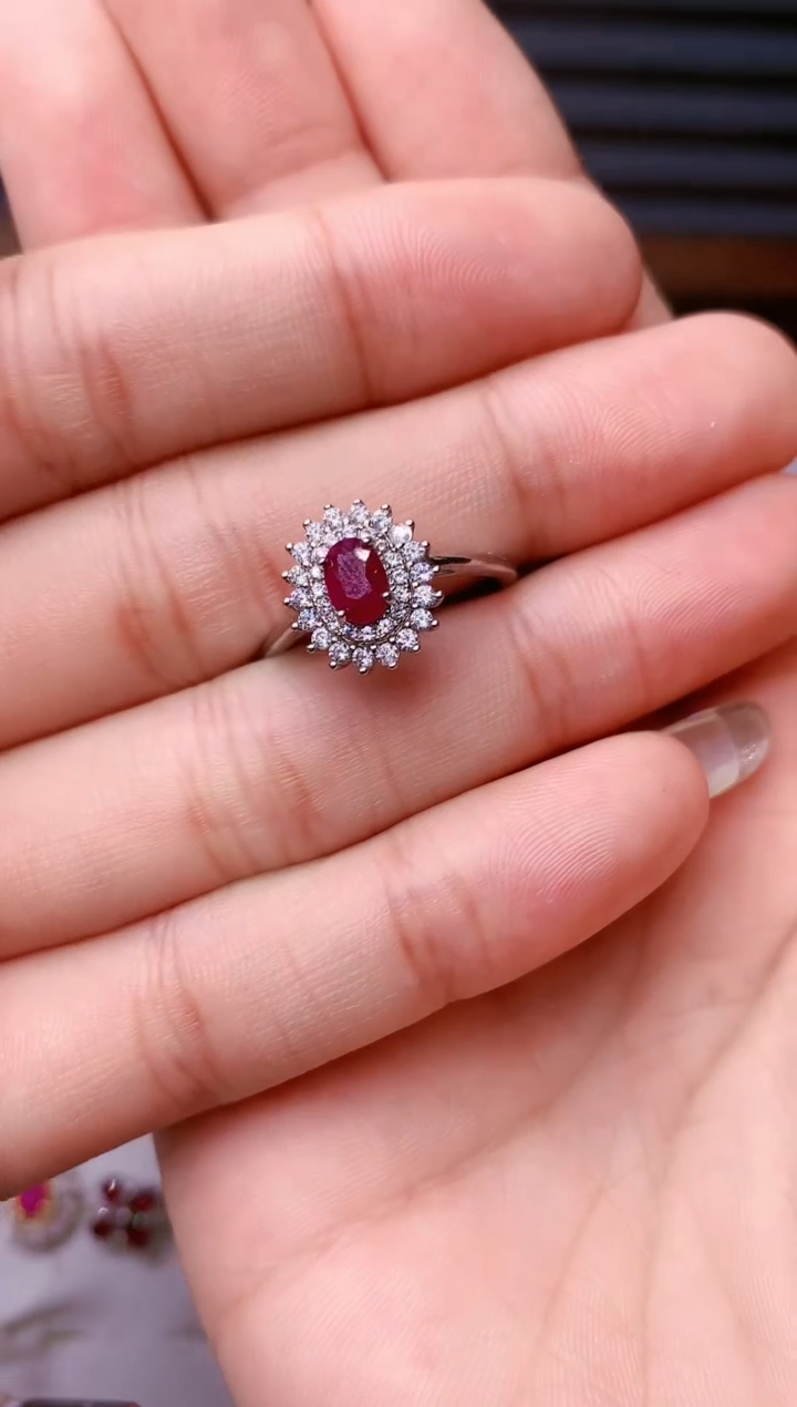 【闪购商品】红宝石戒指银S925镶嵌........