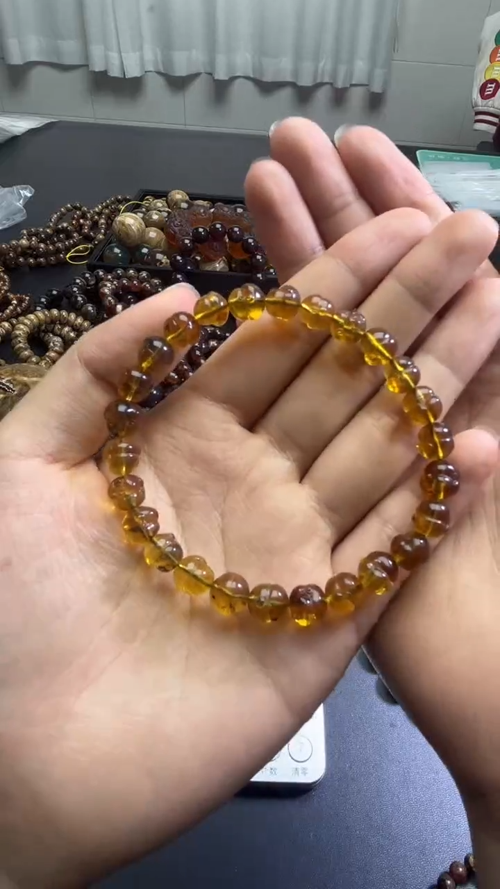 未镶嵌琥珀裸石81