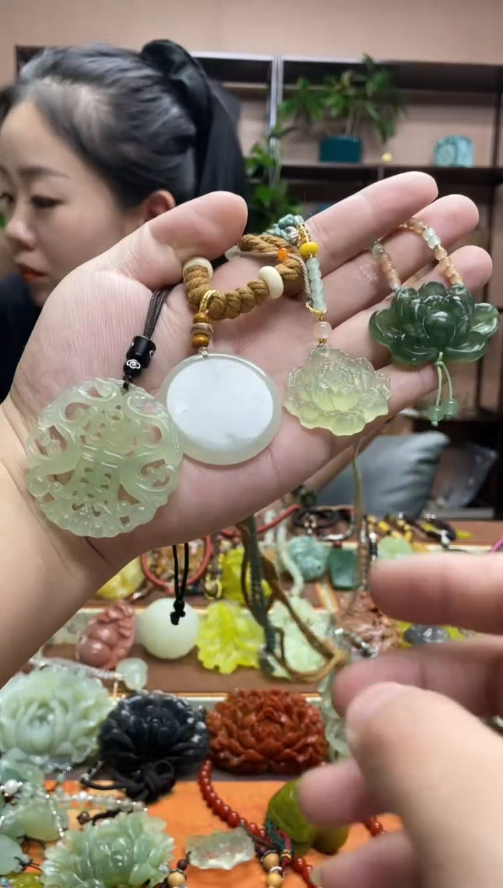 未镶嵌岫玉吊坠·