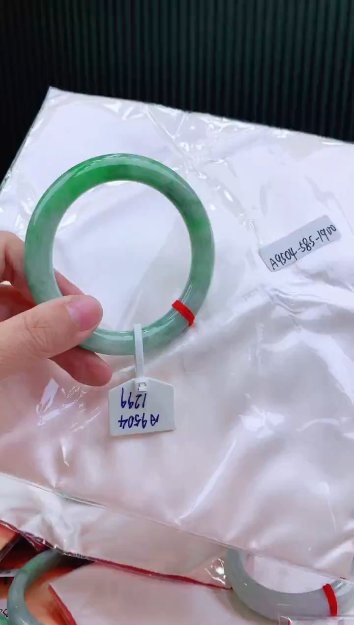 未镶嵌手镯翡翠58+