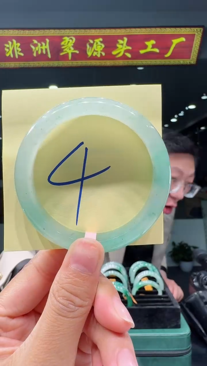 【闪购商品】石英质玉手镯未镶嵌天然A货 非洲翠 手镯（单品）