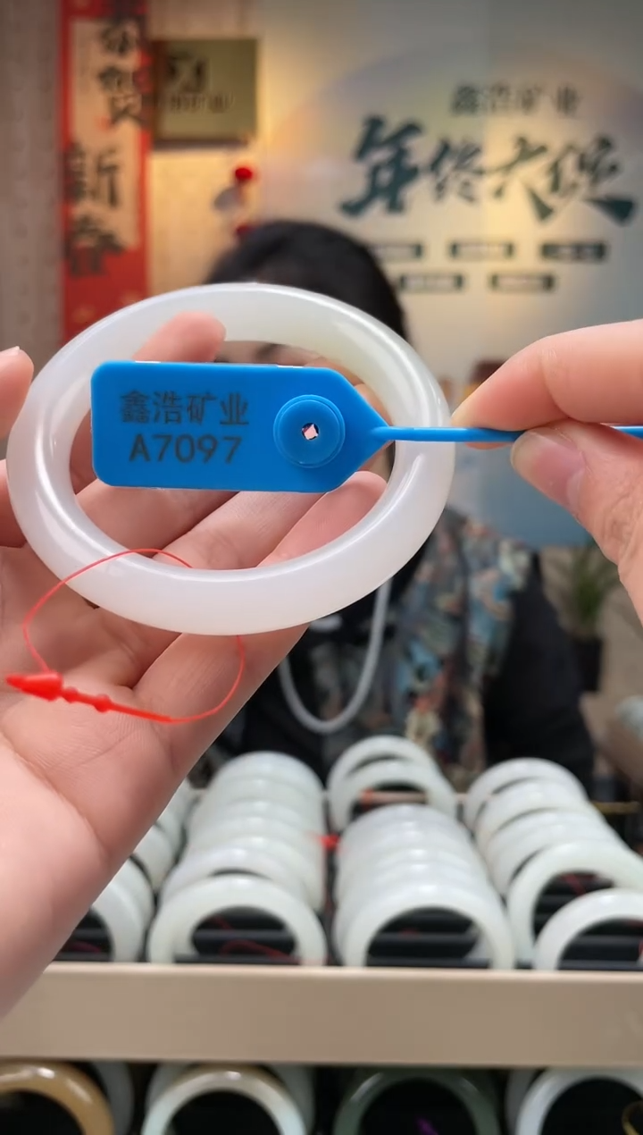 【闪购商品】和田玉手镯未镶嵌圈59 A7097 高品白猫手镯一条