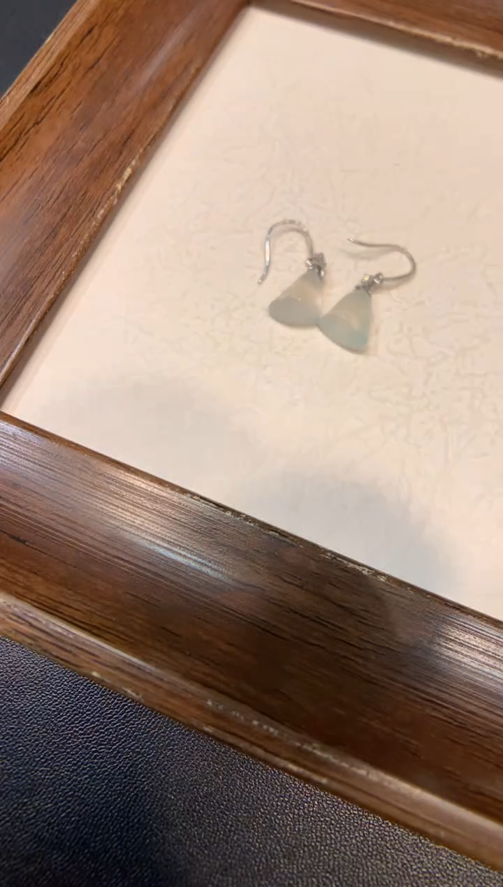 颈饰18K金镶嵌翡翠耳钩