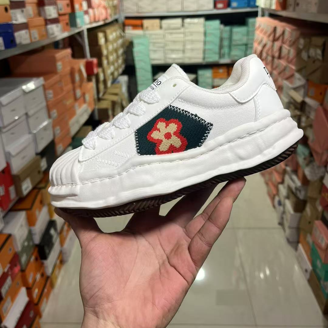 断码男女同款运动板鞋