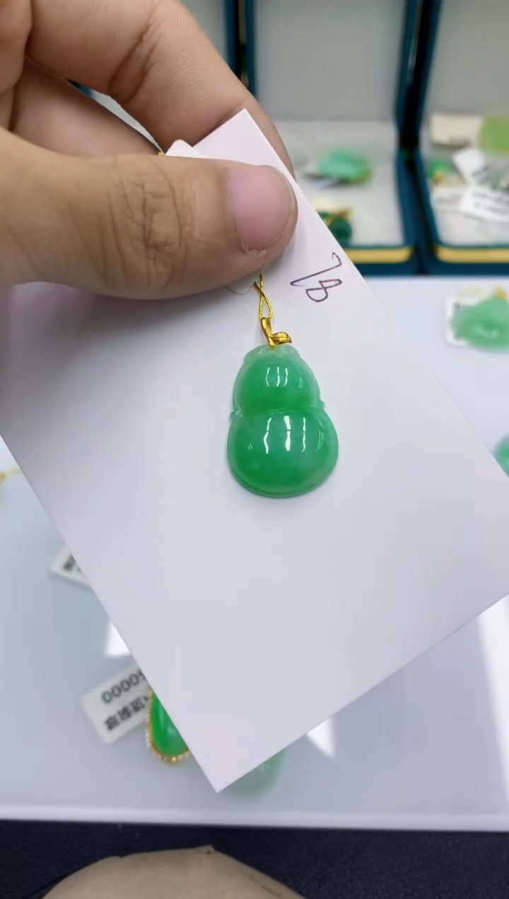 颈饰18K金镶嵌翡翠宸***哥1111111111