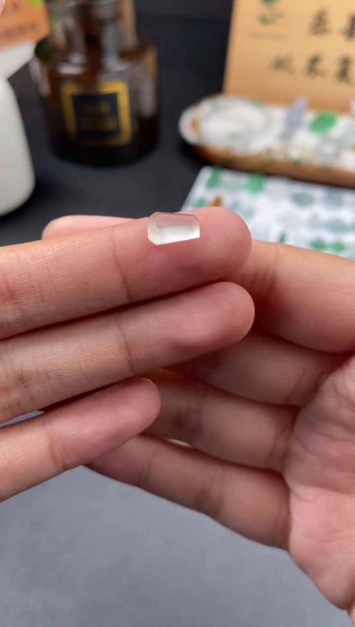 翡翠未镶嵌颈饰翡翠冰裸石