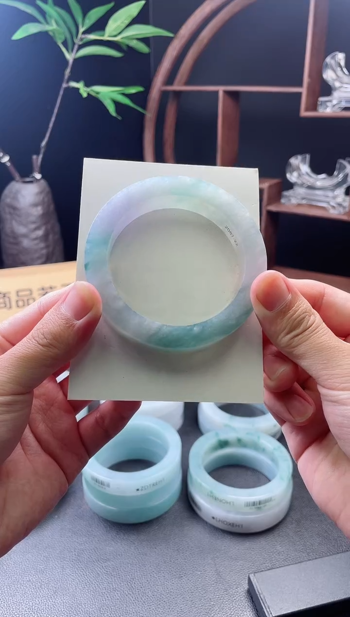 定制翡翠手镯未镶嵌D***?定制