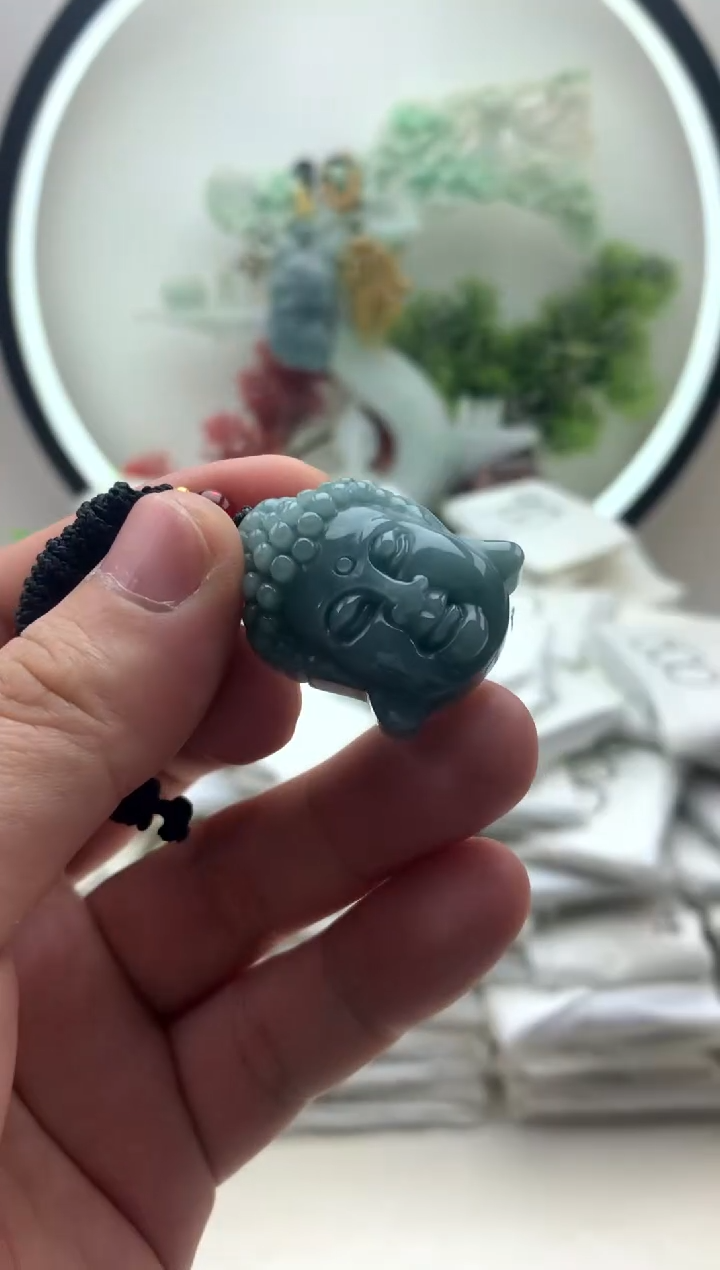 颈饰未镶嵌翡翠佛头