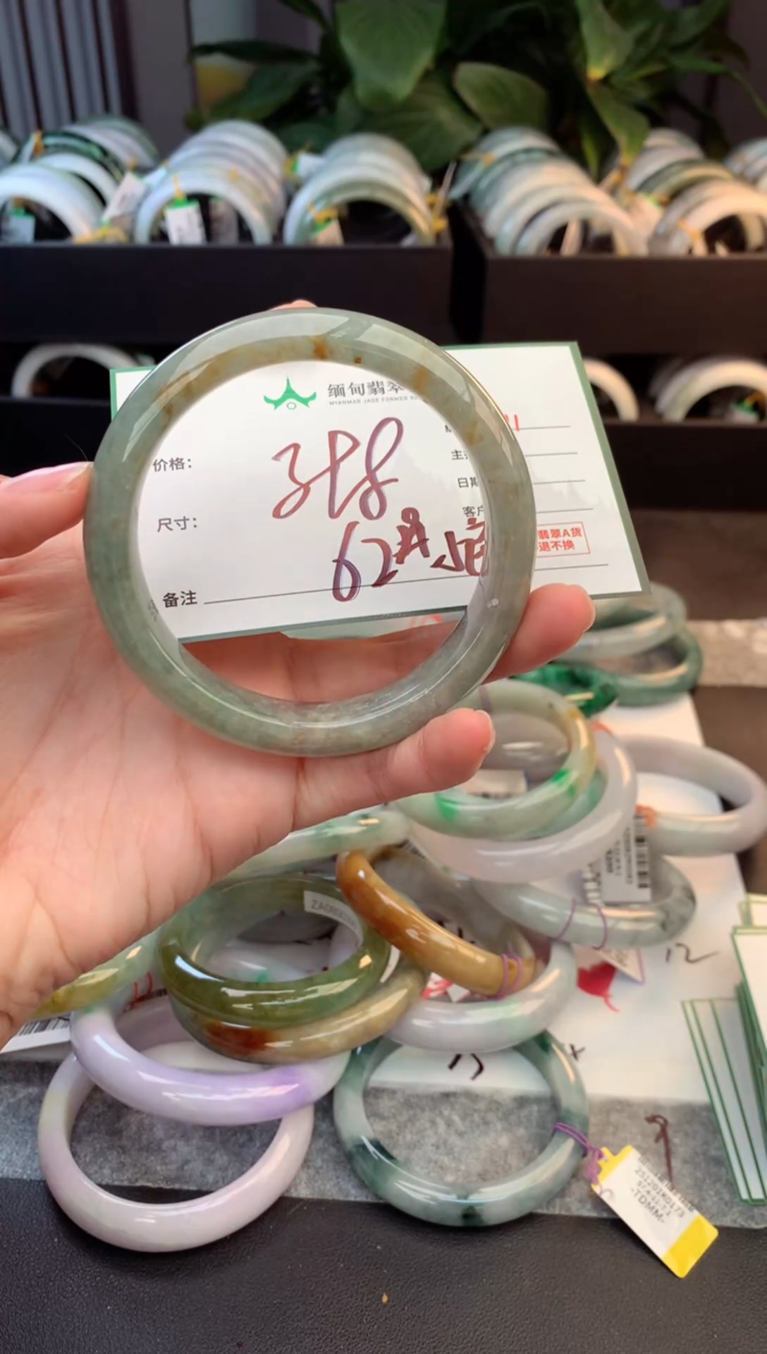 未镶嵌定制翡翠达*毛货需精细抛光+多人