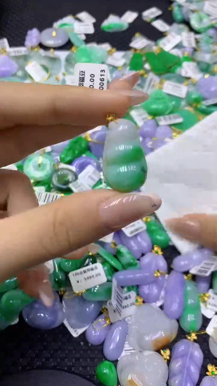 颈饰18K金镶嵌翡翠天然缅甸翡翠A货