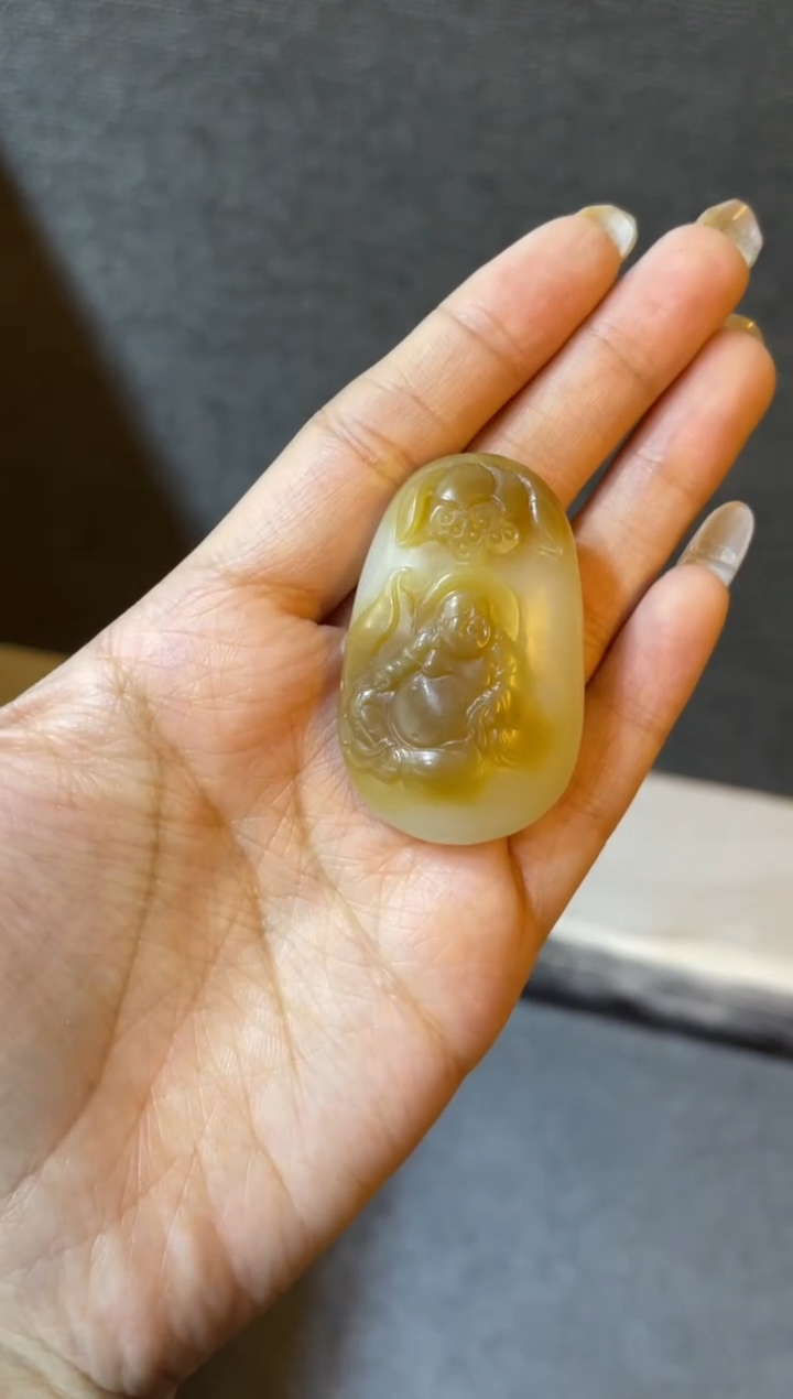 吊坠(赠链)未镶嵌和田玉金山糖白佛（产地直发）