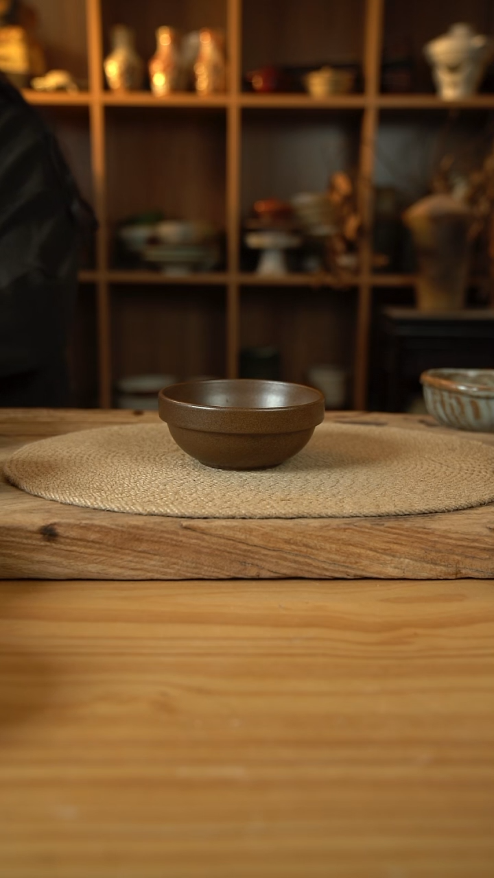 咖色系列的宽边米饭碗1个