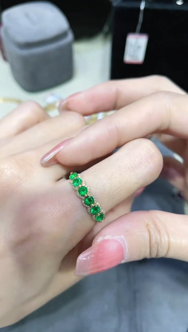 18K金镶嵌天然祖母绿戒指排戒